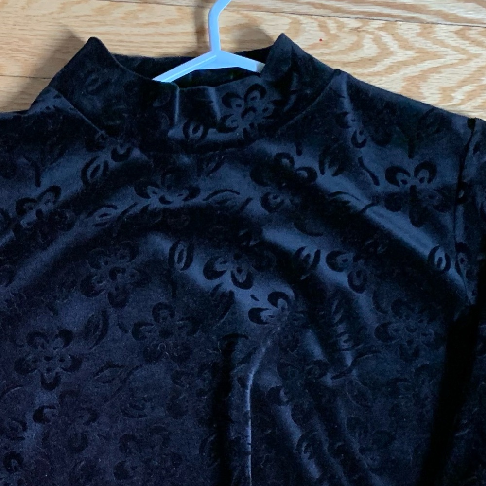 Black Velvet Floral Turtleneck Longsleeve Sweater